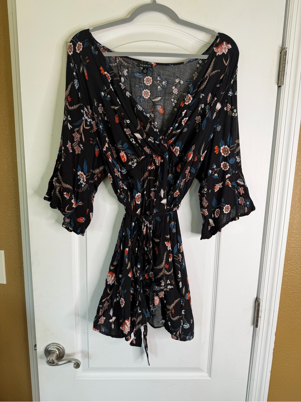Torrid Black Floral Wrap Tunic with Tie Waist. Size 3.